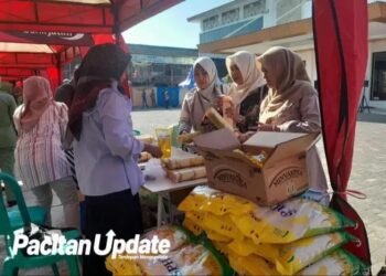 Sambut HUT TNI Ke-81, Kodim Pacitan Gelar Bazar Murah Bantu Ringankan Beban Warga Sambut HUT TNI Ke-81, Kodim Pacitan Gelar Bazar Murah Bantu Ringankan Beban Warga