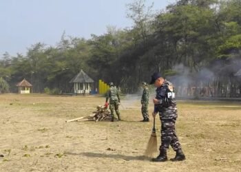 Gandeng Lintas Sektor, TNI Bersihkan Pantai Pancer Door Pacitan demi Kenyamanan Wisatawan Gandeng Lintas Sektor, TNI Bersihkan Pantai Pancer Door Pacitan demi Kenyamanan Wisatawan