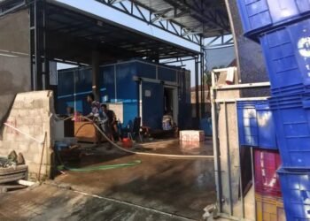 Aktivitas Penimbunan Ikan di Teleng Pacitan Diduga Picu Bau Anyir di Permukiman, Warga Pertanyakan Pengelolaan Limbah Aktivitas Penimbunan Ikan di Teleng Pacitan Diduga Picu Bau Anyir di Permukiman, Warga Pertanyakan Pengelolaan Limbah