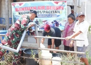 Kodim 0801/Pacitan Salurkan 10.000 Liter Air Bersih Atasi Krisis Kekeringan di Desa Punung Kodim 0801/Pacitan Salurkan 10.000 Liter Air Bersih Atasi Krisis Kekeringan di Desa Punung