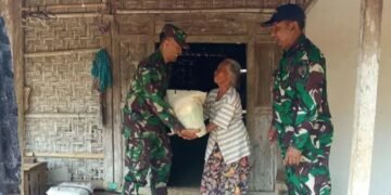 Gandeng BSI, Koramil Donorojo Salurkan Paket Sembako Door to Door untuk Warga Kurang Mampu di Pacitan Gandeng BSI, Koramil Donorojo Salurkan Paket Sembako Door to Door untuk Warga Kurang Mampu di Pacitan