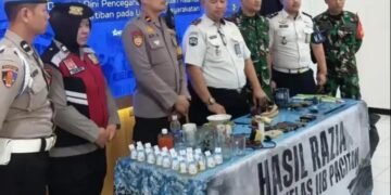 Cegah Peredaran Narkoba, Aparat Gabungan Gelar Razia dan Tes Urine Warga Binaan Rutan Pacitan Cegah Peredaran Narkoba, Aparat Gabungan Gelar Razia dan Tes Urine Warga Binaan Rutan Pacitan