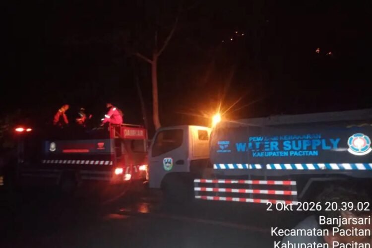 Gerak Cepat Petugas Gabungan dan Warga Padamkan 5 Hektar Hutan Rakyat Terbakar di Banjarsari Pacitan
