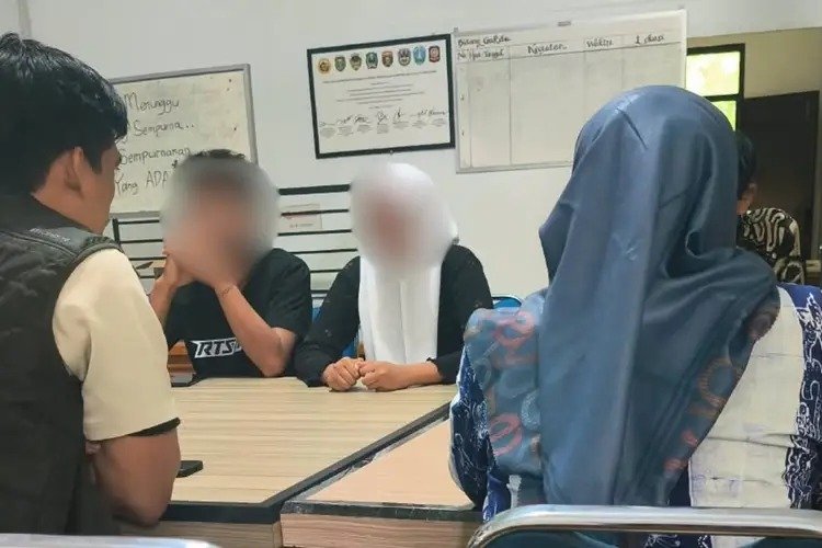 Respons Laporan Warga, Satpol PP Pacitan Amankan Pelajar Berseragam yang Ngamar saat Jam Sekolah Respons Laporan Warga, Satpol PP Pacitan Amankan Pelajar Berseragam yang Ngamar saat Jam Sekolah