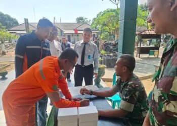 Kodim 0801/Pacitan Gembleng Puluhan Pegawai BUMN Lewat Pelatihan Kedisiplinan dan Bela Negara Kodim 0801/Pacitan Gembleng Puluhan Pegawai BUMN Lewat Pelatihan Kedisiplinan dan Bela Negara