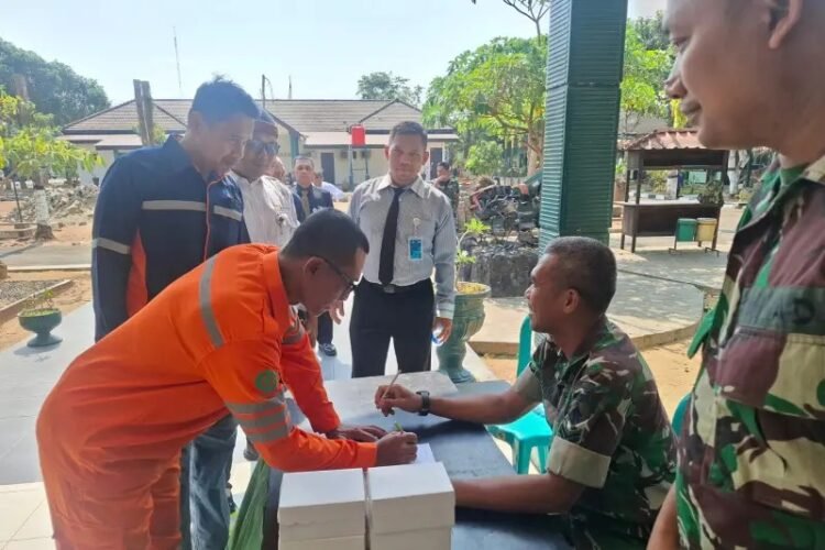 Kodim 0801/Pacitan Gembleng Puluhan Pegawai BUMN Lewat Pelatihan Kedisiplinan dan Bela Negara Kodim 0801/Pacitan Gembleng Puluhan Pegawai BUMN Lewat Pelatihan Kedisiplinan dan Bela Negara