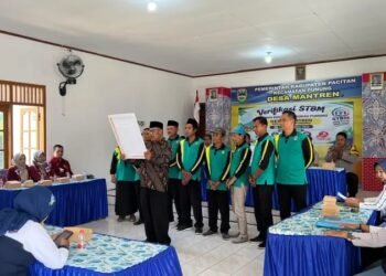 Babinsa Koramil 0801/10 Punung Dampingi Tim Kabupaten Verifikasi Sanitasi Desa Mantren Babinsa Koramil 0801/10 Punung Dampingi Tim Kabupaten Verifikasi Sanitasi Desa Mantren