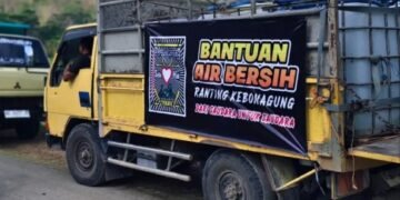 Wujudkan Ajaran Persaudaraan, Ratusan Warga PSHT Kebonagung Pasok Air Bersih Bagi Warga Terdampak Kekeringan Wujudkan Ajaran Persaudaraan, Ratusan Warga PSHT Kebonagung Pasok Air Bersih Bagi Warga Terdampak Kekeringan