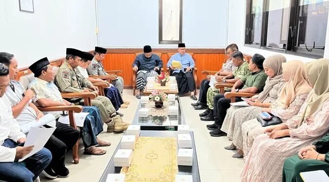 Sekretaris Daerah Kabupaten Pacitan Dr. Ir. Heru Widodo, S.P., M.Si. memimpin Rapat Persiapan Upacara Hari Sumpah Pemuda ke-98 bersama perwakilan TNI, Polri, dan OPD terkait di Ruang Rapat Sekda Kabupaten Pacitan, Jawa Timur, Selasa (20/10/2026). (Foto: Istimewa)