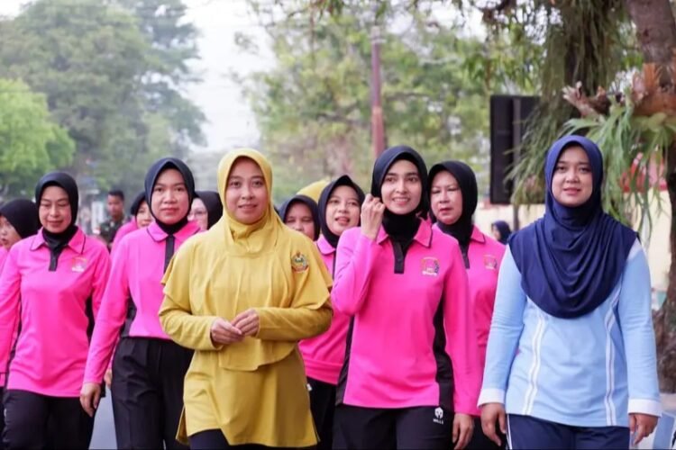 Peringati HKGB Ke-74, Bhayangkari dan Persit Pacitan Perkuat Silaturahmi Lewat Olahraga Bersama