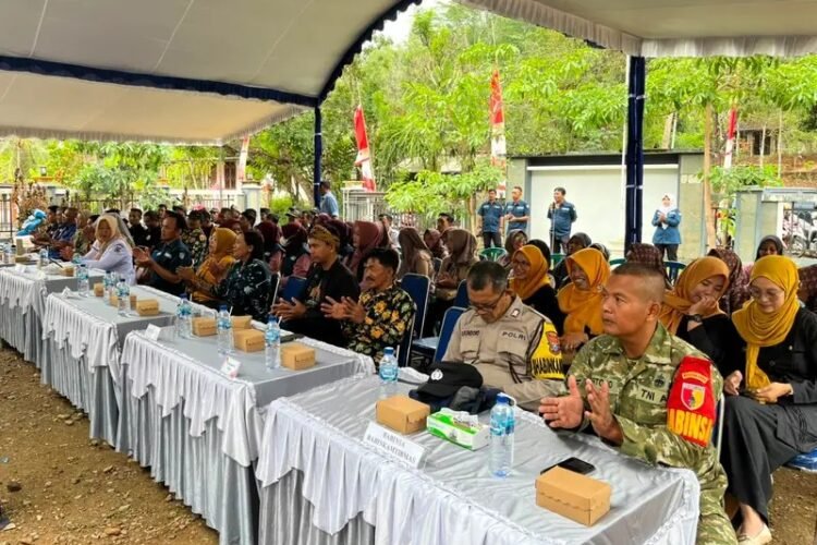 Babinsa Koramil 0801/07 Ngadirojo Dampingi Verifikasi STBM 5 Pilar Demi Wujudkan Desa Sehat dan Bersih