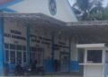 Suasana di area depan gedung Satuan Pelayanan Pemenuhan Gizi (SPPG) Tulakan 03 Dapur Ghania di Desa Bungur, Kecamatan Tulakan, Kabupaten Pacitan, Kamis (1/10/2026). (Foto: Istimewa)