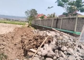 Diduga Tanpa Papan Informasi, Pembangunan Saluran Air di Sirnoboyo Pacitan Tuai Sorotan Warga Diduga Tanpa Papan Informasi, Pembangunan Saluran Air di Sirnoboyo Pacitan Tuai Sorotan Warga
