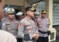 Kapolres Pacitan AKBP Ayub Diponegoro Azhar didampingi jajaran memberikan keterangan pers usai memimpin Apel Gelar Pasukan Operasi Patuh Semeru 2026 di Halaman Polres Pacitan, Senin, 26 Oktober 2026. (Foto: Kriswanto)