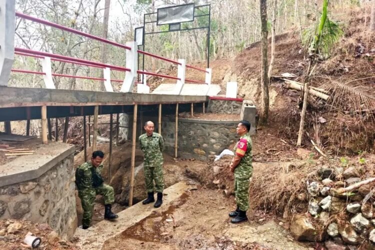 Dandim Pacitan Tinjau Jembatan Perintis Garuda di Sambong, Pastikan Rampung 100 Persen dan Siap Dilalui Warga